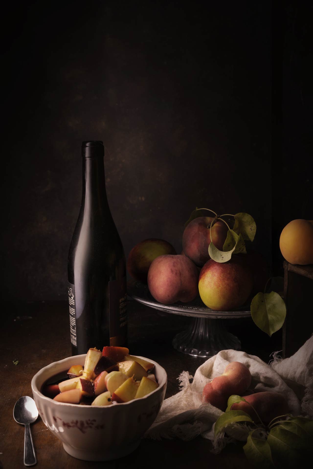 Still-Life pittorico pesche al vino
