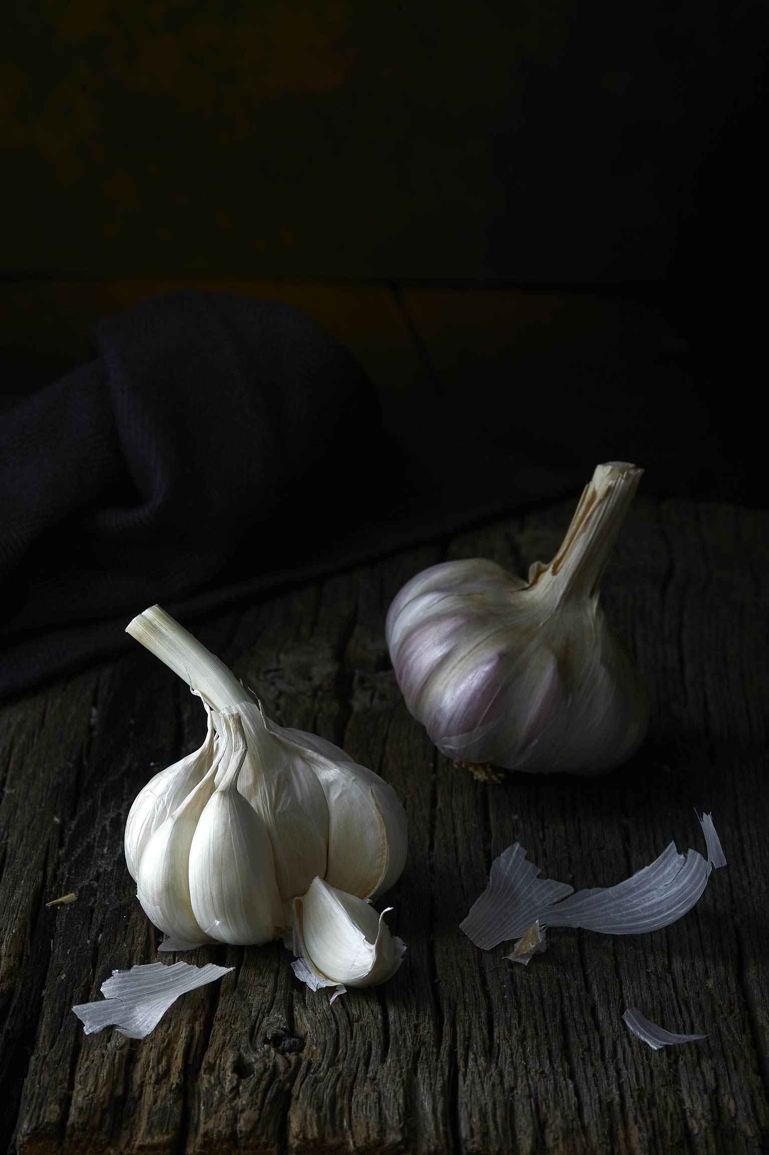 Still-life Pittorico Aglio spicchi legno grezzo