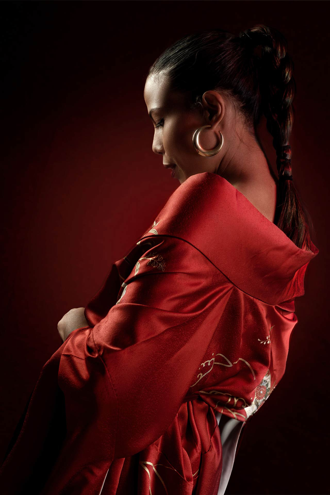 ritratto con kimono rosso vintage