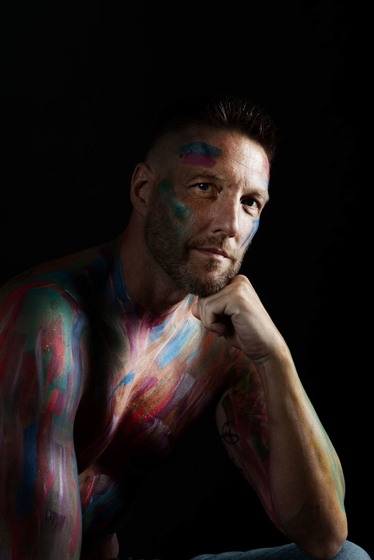 ritratto maschile dark mood body painting