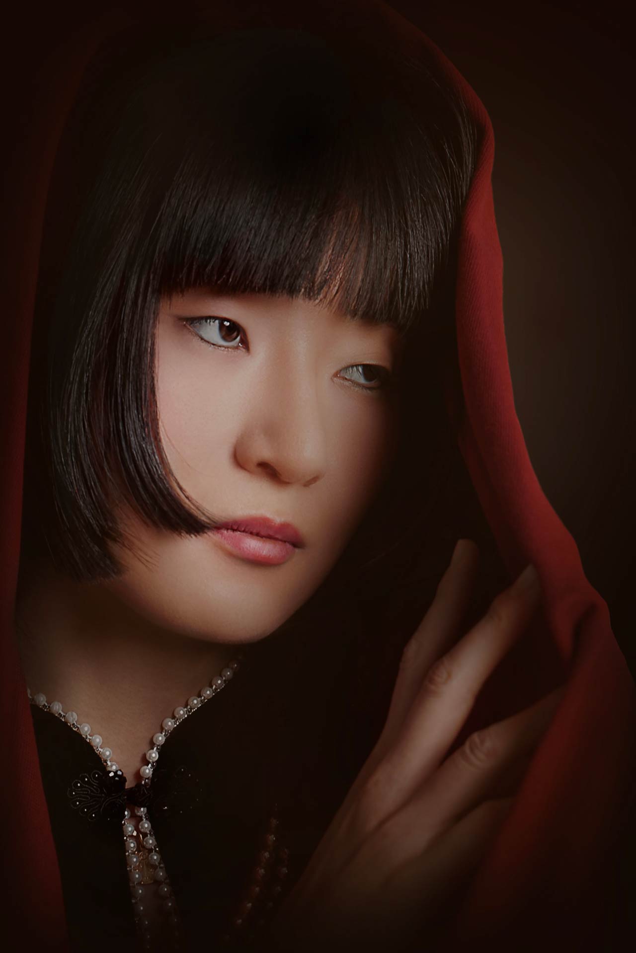 ritratto pittorico ragazza orientale velo rosso