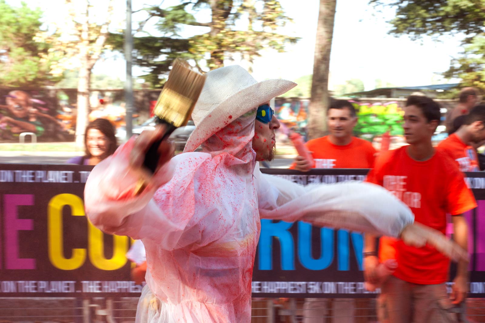 Evento The Color Run ragazazzo con pennello
